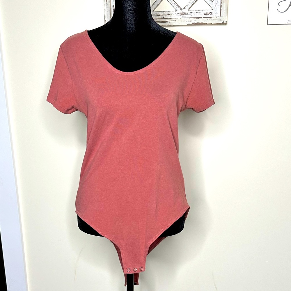 Short sleeve body suit.